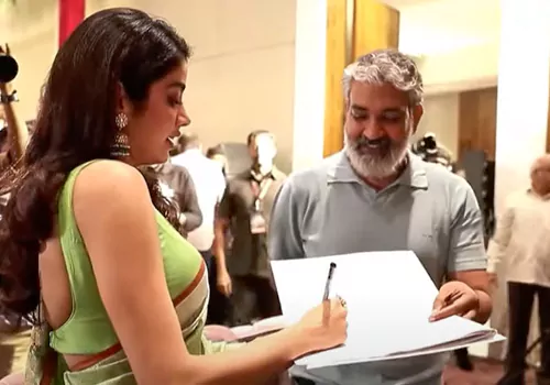 Rajamouli Takes An Autograph From Janhvi Kapoor